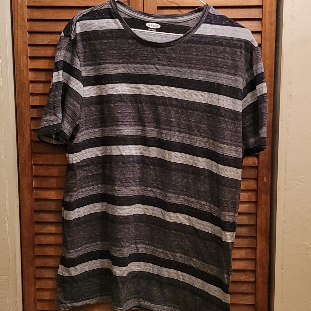 Old Navy tshirt - Picture 1 of 4